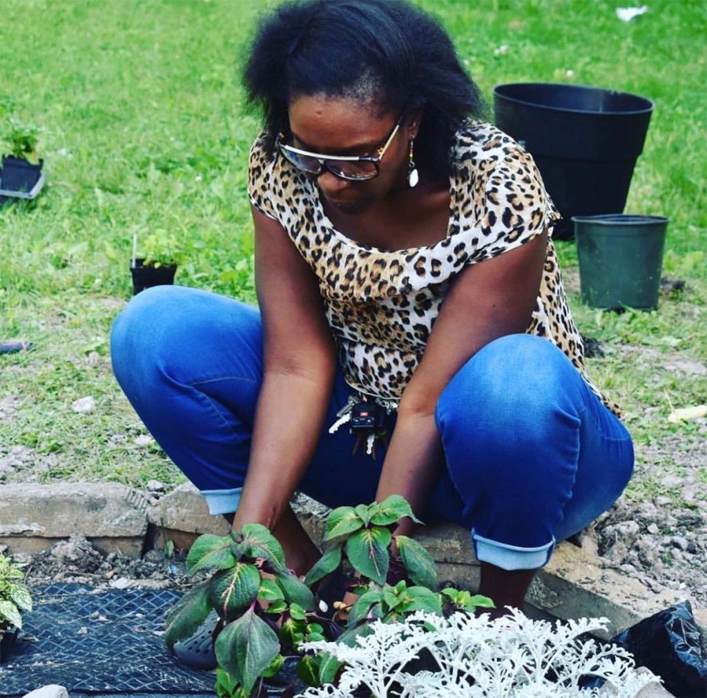 2018: Peace Garden Project MKE transforms makeshift roadside memorials into sites of beauty.